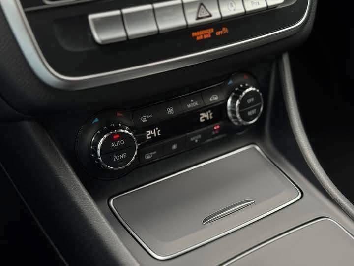 MERCEDES-BENZ GLA 180 pack AMG - Bild 8